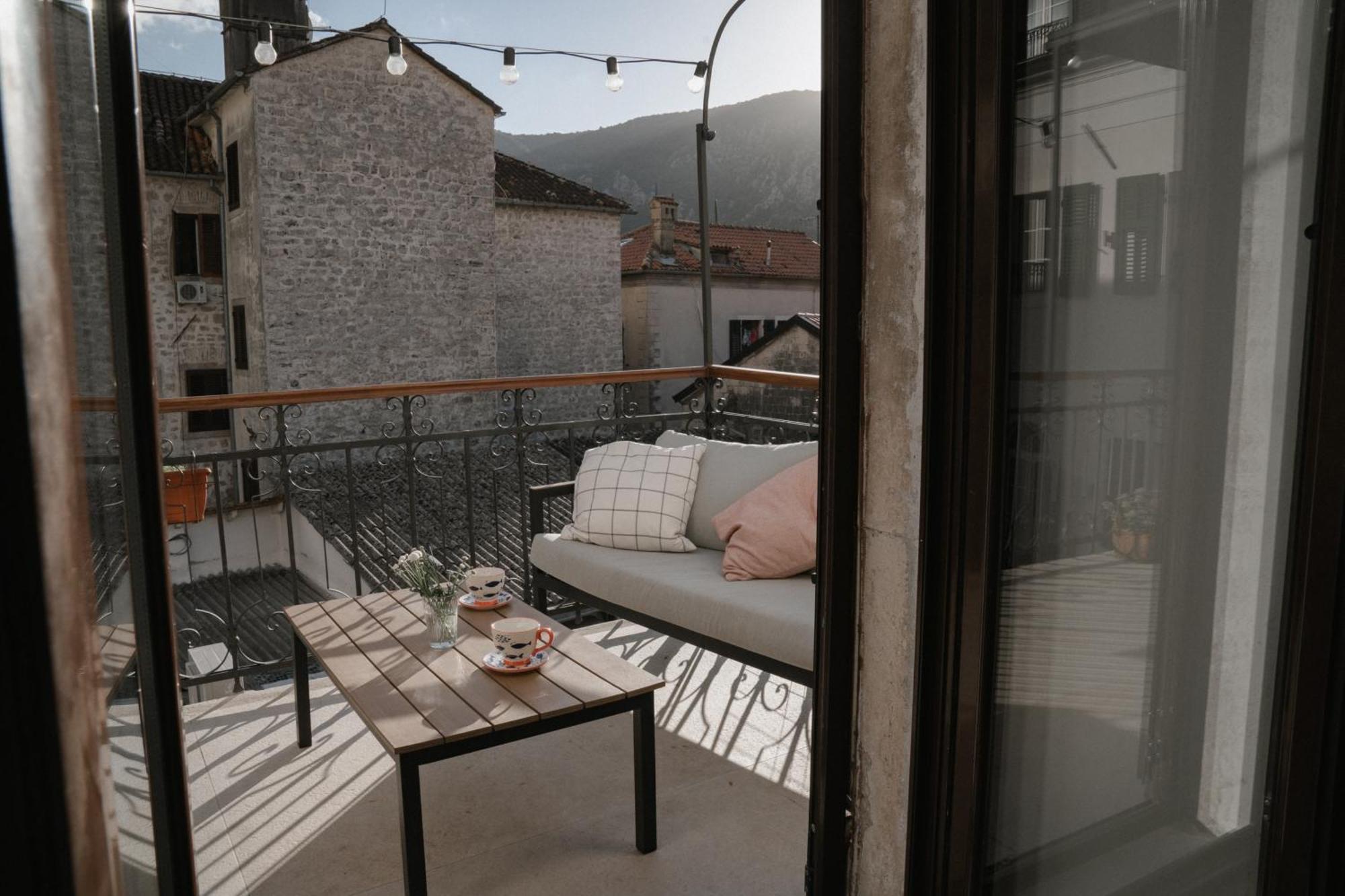 Nest 382 Apartment Kotor Luaran gambar