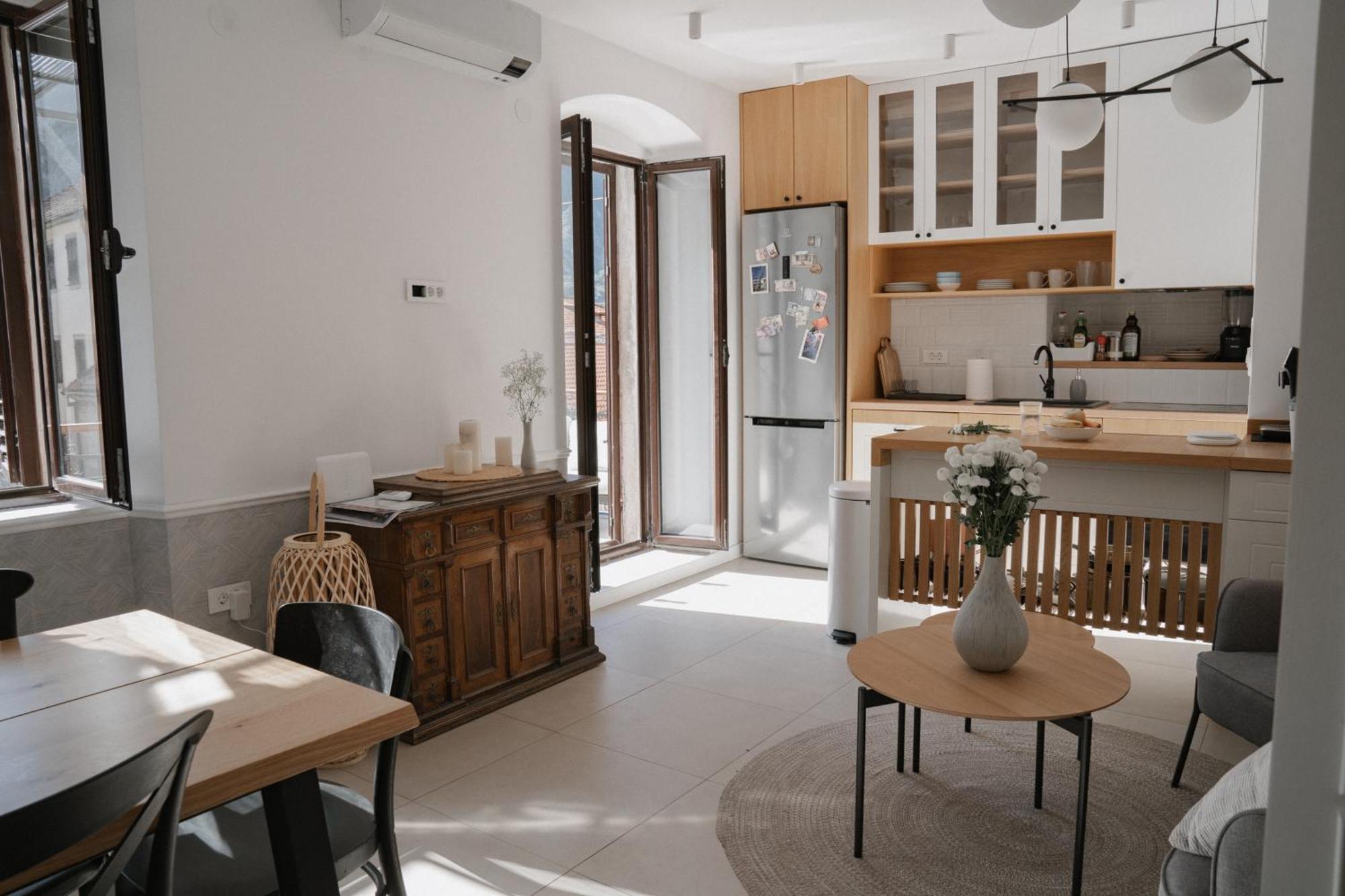 Nest 382 Apartment Kotor Luaran gambar