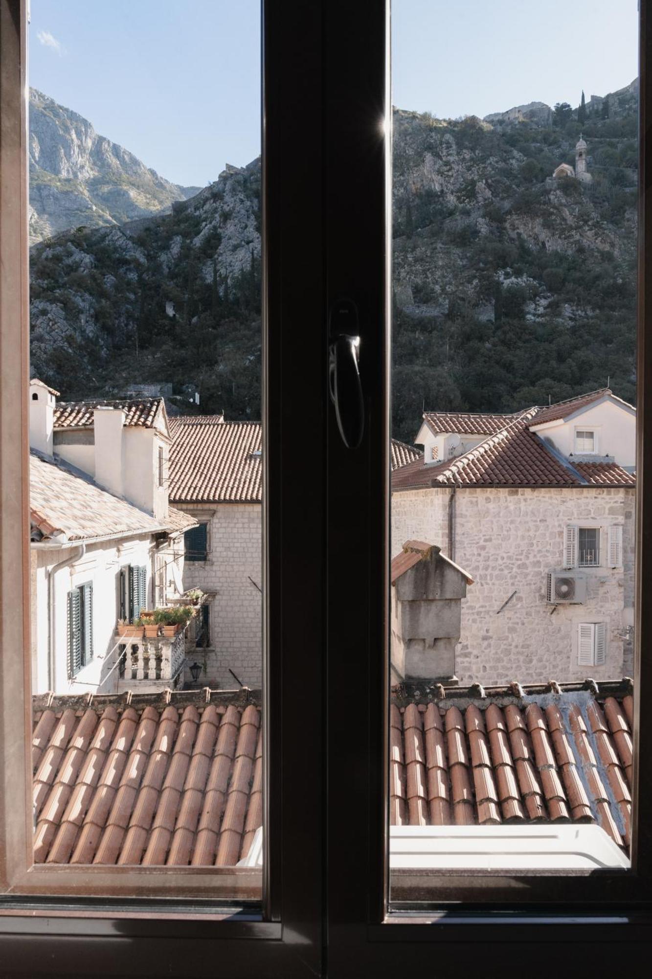 Nest 382 Apartment Kotor Luaran gambar