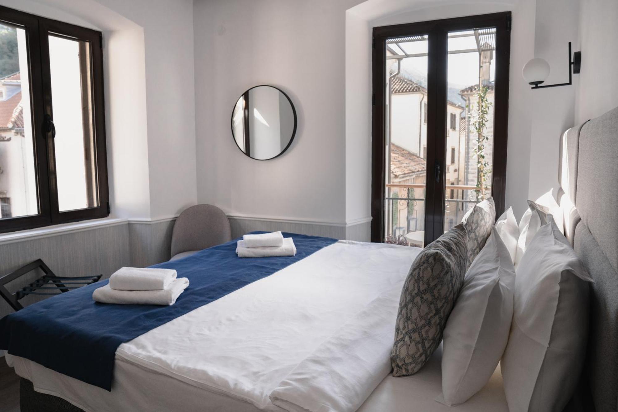Nest 382 Apartment Kotor Luaran gambar
